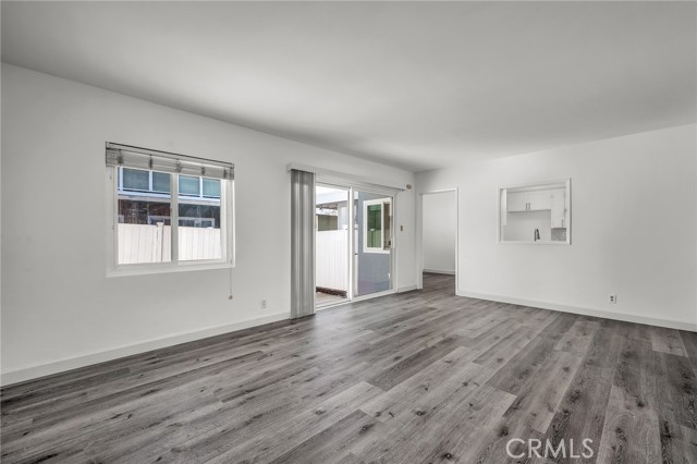 Detail Gallery Image 3 of 18 For 3706 Redondo Beach #B,  Torrance,  CA 90504 - 2 Beds | 1 Baths