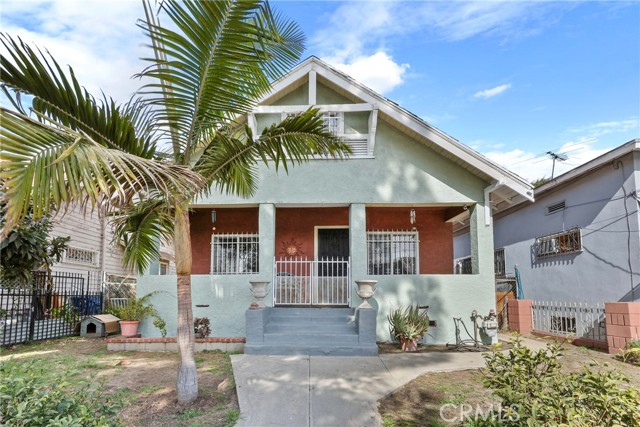 341 W 42nd St, Los Angeles CA: https://media.crmls.org/medias/c3845e9e-85e5-4e93-bd26-f8cac17983ab.jpg