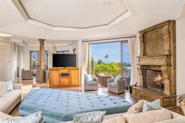 215 S Poinsettia Avenue, Manhattan Beach CA: https://media.crmls.org/medias/c3857990-7ab7-4ef6-aa17-6e7293ac9921.jpg