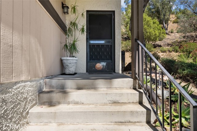 Detail Gallery Image 4 of 34 For 10831 Roycroft St #8,  Sun Valley,  CA 91352 - 3 Beds | 3 Baths