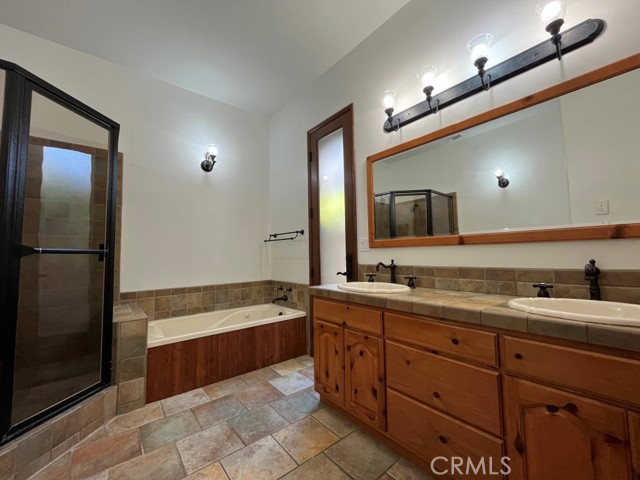 Detail Gallery Image 14 of 28 For 5645 Manton Ave, Woodland Hills,  CA 91367 - 4 Beds | 3/1 Baths