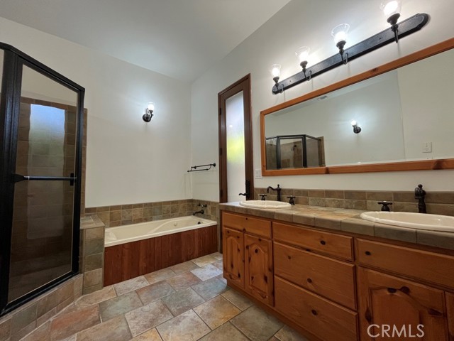 Detail Gallery Image 14 of 28 For 5645 Manton Ave, Woodland Hills,  CA 91367 - 4 Beds | 3/1 Baths