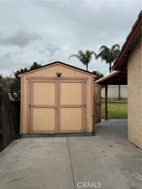 Detail Gallery Image 2 of 3 For 15060 Manzanita, Fontana,  CA 92335 - 3 Beds | 2 Baths