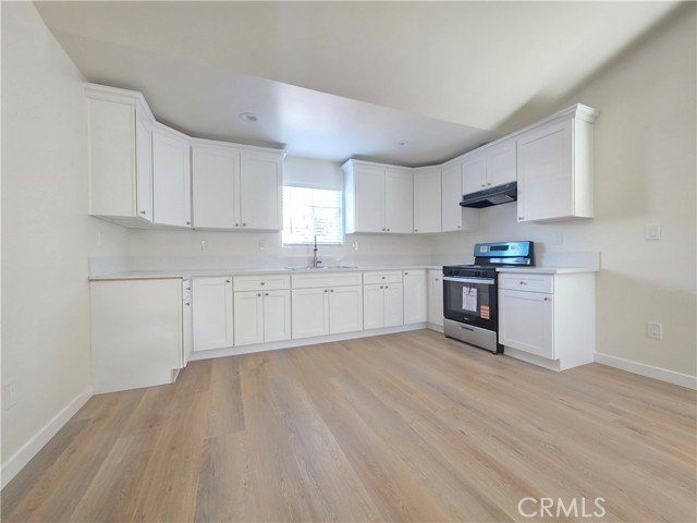 Detail Gallery Image 3 of 19 For 7315 Ensign, Sun Valley,  CA 91352 - 3 Beds | 2 Baths