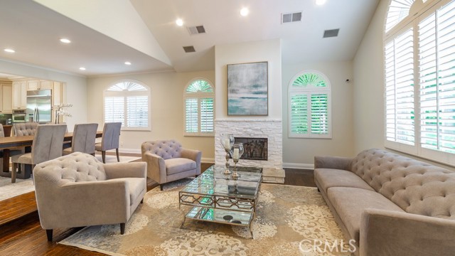 Detail Gallery Image 10 of 61 For 4461 Stern Ave, Sherman Oaks,  CA 91423 - 5 Beds | 4/1 Baths