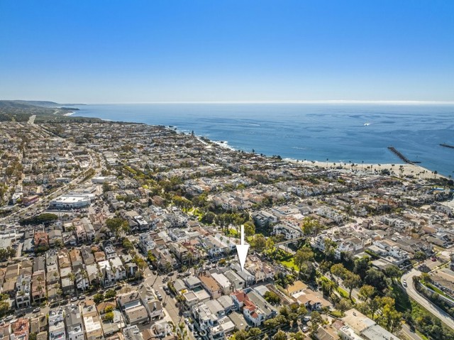 411 Goldenrod, Corona del Mar CA: https://media.crmls.org/medias/c3895c1e-dc95-4e52-a948-9eb799f0a5d3.jpg