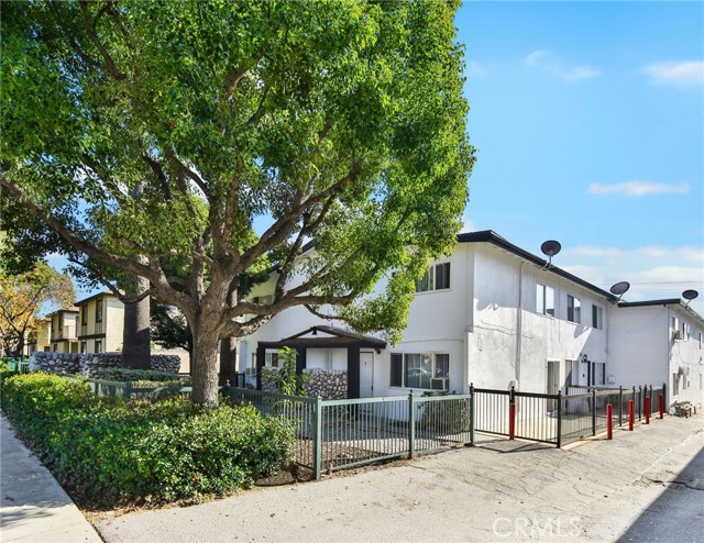 1425 W Stoneridge Court, Ontario CA: https://media.crmls.org/medias/c389852e-3f86-4d0b-b981-5bfa8c26cebb.jpg
