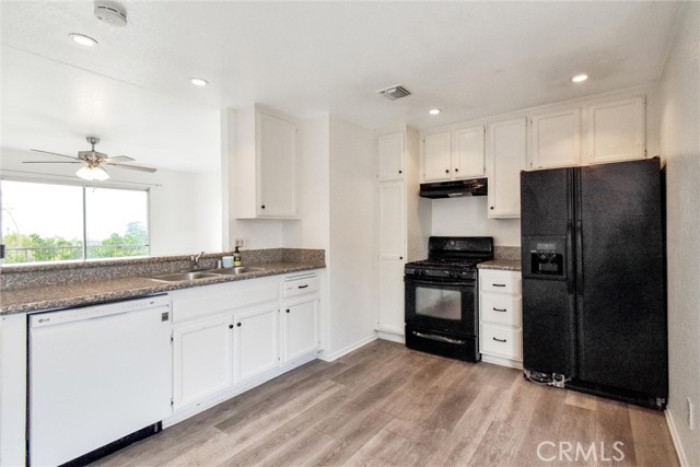 Detail Gallery Image 5 of 33 For 1365 Crafton Ave #2122,  Mentone,  CA 92359 - 3 Beds | 2 Baths