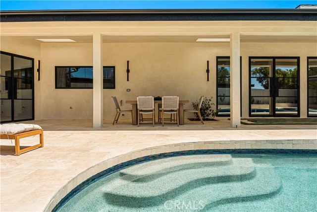 4195 Alonzo Avenue, Encino CA: https://media.crmls.org/medias/c389f902-91b6-4158-abd7-12f9f583aa0e.jpg