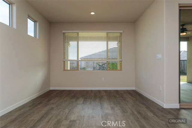 11001 Arundel, Bakersfield CA: https://media.crmls.org/medias/c38a9899-4db7-4f1c-bd68-ff5a410dbf78.jpg