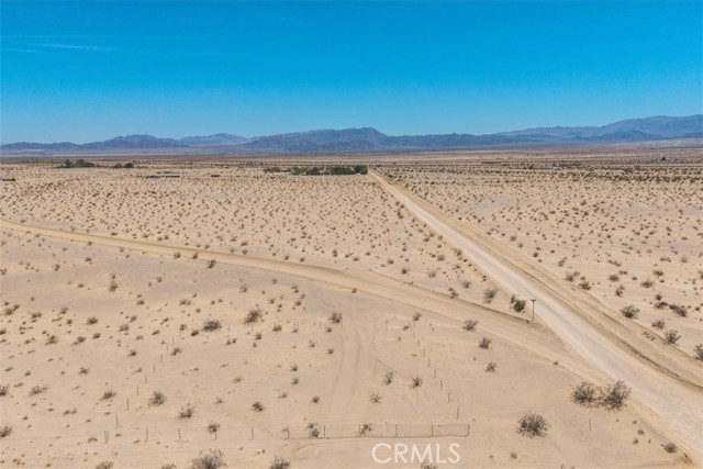 82935 Maya Rada Road, 29 Palms CA: https://media.crmls.org/medias/c38aef9d-6bfc-46bf-8dc2-467f60c1450c.jpg