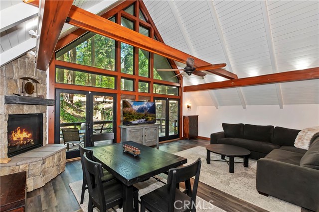 Detail Gallery Image 5 of 38 For 369 Emerald Way, Lake Arrowhead,  CA 92352 - 4 Beds | 2 Baths