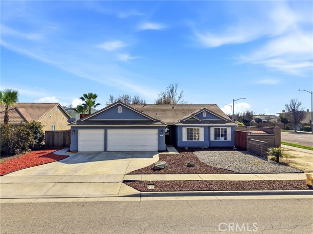 Detail Gallery Image 5 of 51 For 865 Avalon Dr, Lemoore,  CA 93245 - 5 Beds | 2 Baths