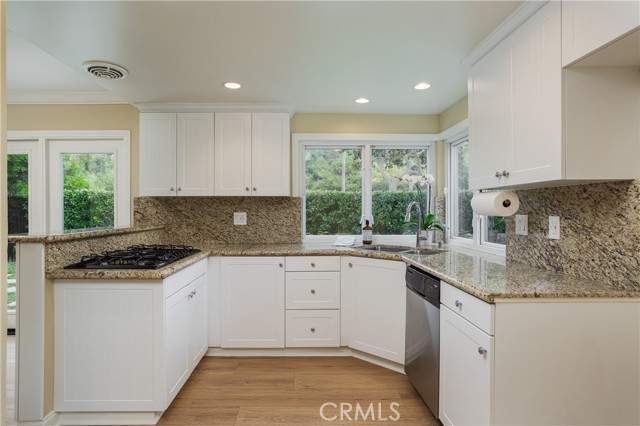 520 Laver Way, Newport Beach CA: https://media.crmls.org/medias/c38da6f4-e750-4df5-b9bc-d9bd055939d6.jpg