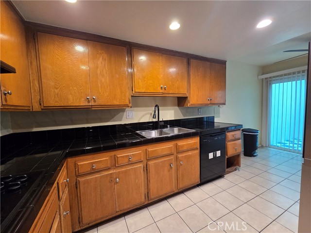 Detail Gallery Image 9 of 28 For 3500 W Manchester #337,  Inglewood,  CA 90305 - 2 Beds | 2/1 Baths