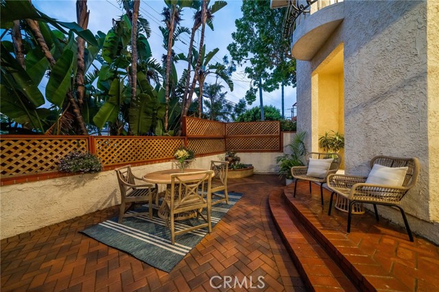 1119 9th Street, Hermosa Beach, California 90254, 5 Bedrooms Bedrooms, ,2 BathroomsBathrooms,Residential,Sold,9th,SB22164330