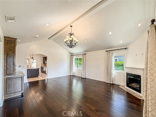 Detail Gallery Image 5 of 58 For 5960 Balcom, Encino,  CA 91316 - 4 Beds | 4 Baths