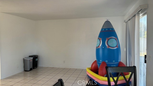 https://media.crmls.org/medias/c390e512-bd1c-4ead-86fb-d6cc82bbbd82.jpg?preset=X-Large
