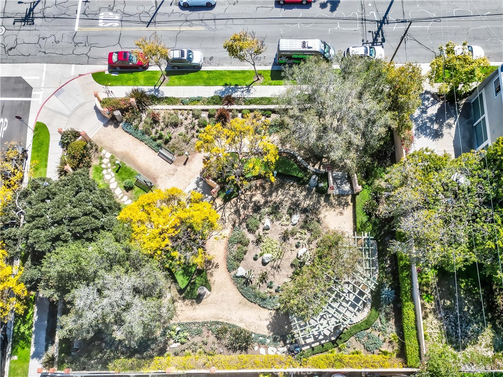 https://media.crmls.org/medias/c391159d-ce5a-471f-9ada-cd08e6019388.jpg?preset=X-Large