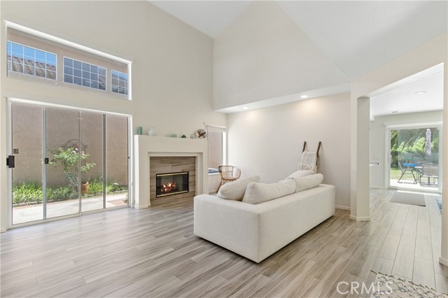 Detail Gallery Image 8 of 33 For 24672 Calle Largo, Calabasas,  CA 91302 - 3 Beds | 3 Baths