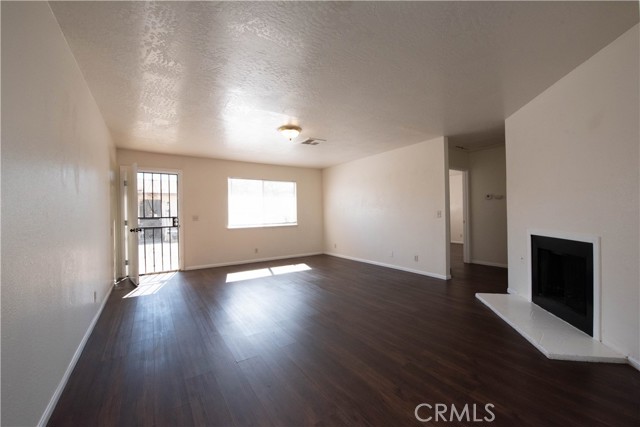 Detail Gallery Image 5 of 10 For 12212 Kiowa, Apple Valley,  CA 92308 - 2 Beds | 2 Baths