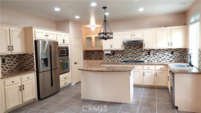 21107 Oakleaf Canyon Drive, Newhall CA: https://media.crmls.org/medias/c3922f92-fdaf-4a03-ac73-7fb1776d1540.jpg