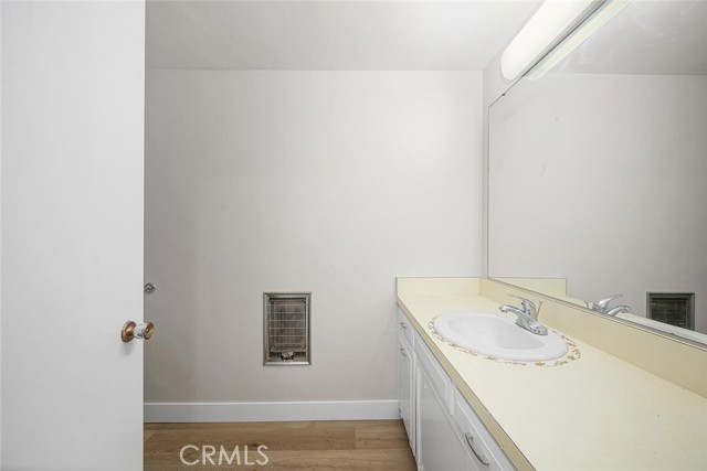 1930 St John Road, Seal Beach CA: https://media.crmls.org/medias/c3929959-8684-4b5d-91a9-59f02f502b43.jpg