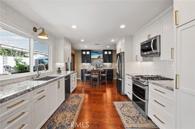 11571 Harrisburg, Rossmoor CA: https://media.crmls.org/medias/c392e1e5-65d3-4c23-bd2c-c0edf4528c1f.jpg
