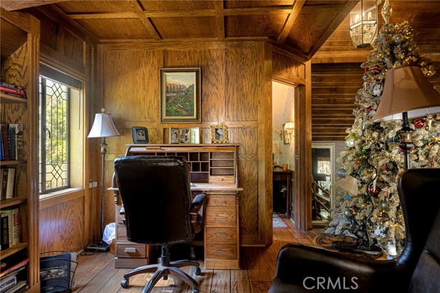 969 Oak Drive, Crestline CA: https://media.crmls.org/medias/c3931233-edcf-4883-93f0-5150b35ffd36.jpg