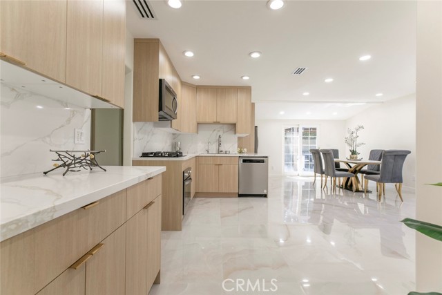 Detail Gallery Image 7 of 47 For 11063 White Oak Ave, Granada Hills,  CA 91344 - 3 Beds | 2 Baths