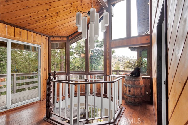 825 Grass Valley Road, Lake Arrowhead CA: https://media.crmls.org/medias/c39379c3-c18b-4f07-bdb5-3401a76b43c1.jpg