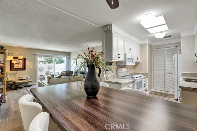 2123 Ronda Granada, Laguna Woods CA: https://media.crmls.org/medias/c393a9d6-9816-4343-8499-4912215f83a2.jpg