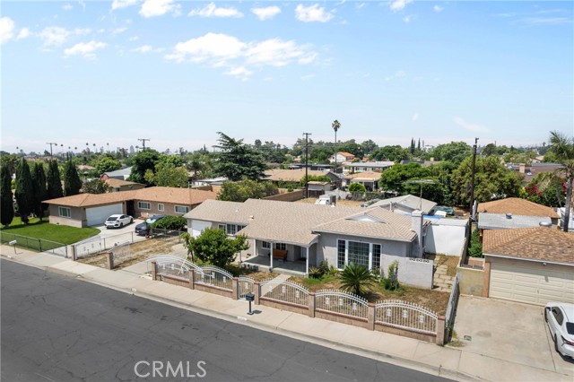 7726 Blanchard Avenue, Fontana CA: https://media.crmls.org/medias/c394b7c5-2ef7-416a-b989-7acc48013f78.jpg