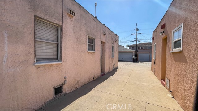 8933 Bowman Avenue, South Gate CA: https://media.crmls.org/medias/c395b519-fa12-4ccc-a012-a2f6e273c130.jpg