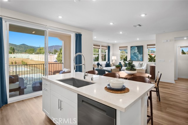 Detail Gallery Image 6 of 14 For 729 E. Route 66, Glendora,  CA 91740 - 2 Beds | 2/1 Baths