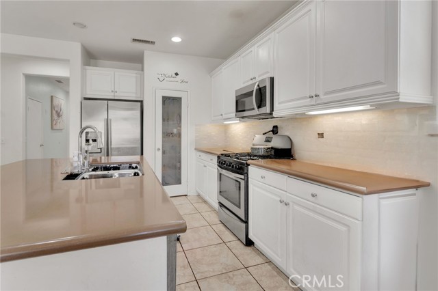 Detail Gallery Image 6 of 31 For 45525 Stanridge Ave, Lancaster,  CA 93535 - 4 Beds | 2 Baths