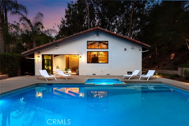 4885 Winnetka Avenue, Woodland Hills CA: https://media.crmls.org/medias/c396e53b-15b5-4490-999d-cbd5a417f17a.jpg