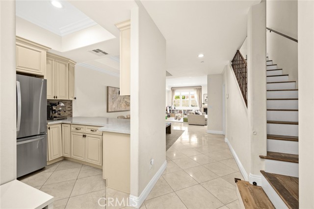 2745 Montrose Avenue, Montrose CA: https://media.crmls.org/medias/c3978c15-0472-477a-a5d0-6a7926c96dcc.jpg