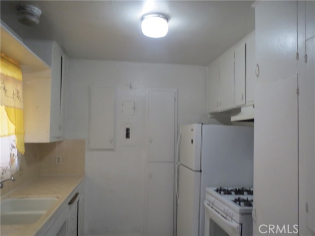 Detail Gallery Image 5 of 6 For 16928 Central Rd #4,  Apple Valley,  CA 92307 - 2 Beds | 1 Baths