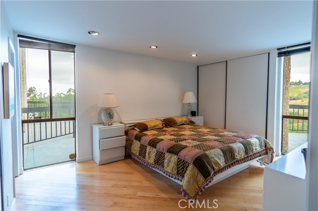 4239 Via Arbolada, Los Angeles CA: https://media.crmls.org/medias/c3986d70-e1c6-4271-a1c7-a3ea4151c2d8.jpg
