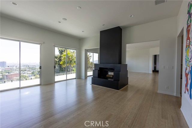 Detail Gallery Image 3 of 10 For 2069 N Gramercy Pl, Hollywood Hills,  CA 90068 - 5 Beds | 6 Baths