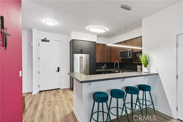 Detail Gallery Image 16 of 41 For 950 S Fairfax Ave #136,  Los Angeles,  CA 90048 - 2 Beds | 2 Baths