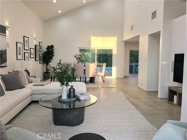5714 Vantage Avenue, Valley Village CA: https://media.crmls.org/medias/c39950ec-f786-44db-b6c5-ed05ea01910f.jpg
