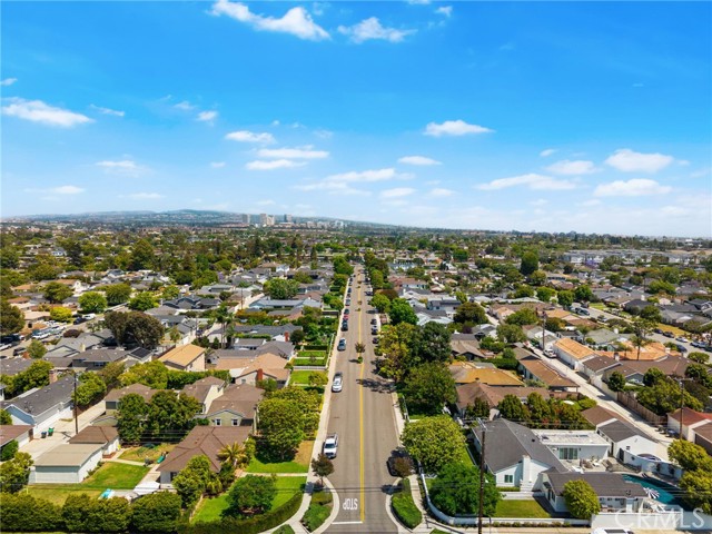 340 Broadway, Costa Mesa CA: https://media.crmls.org/medias/c3995cf1-7206-482e-8077-96f327554234.jpg