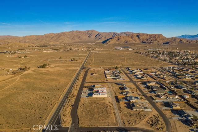 706 Outer Hwy 18 S, Apple Valley CA: https://media.crmls.org/medias/c39ac523-427a-41a3-b6ab-e4095b763de8.jpg