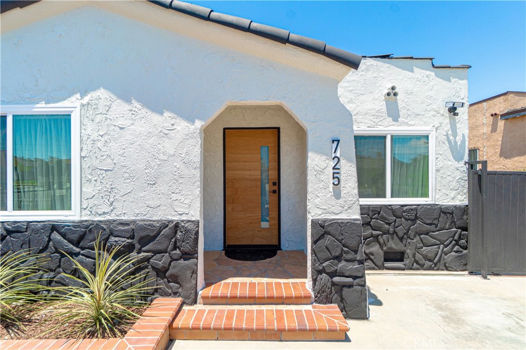 725 W 108th St.