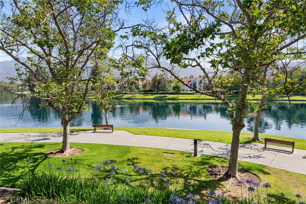 https://media.crmls.org/medias/c39b548f-f69b-4d23-ba0b-a73bd78a6194.jpg?preset=X-Large