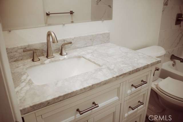 Detail Gallery Image 8 of 16 For 18411 Hatteras St #235,  Tarzana,  CA 91356 - 2 Beds | 2 Baths