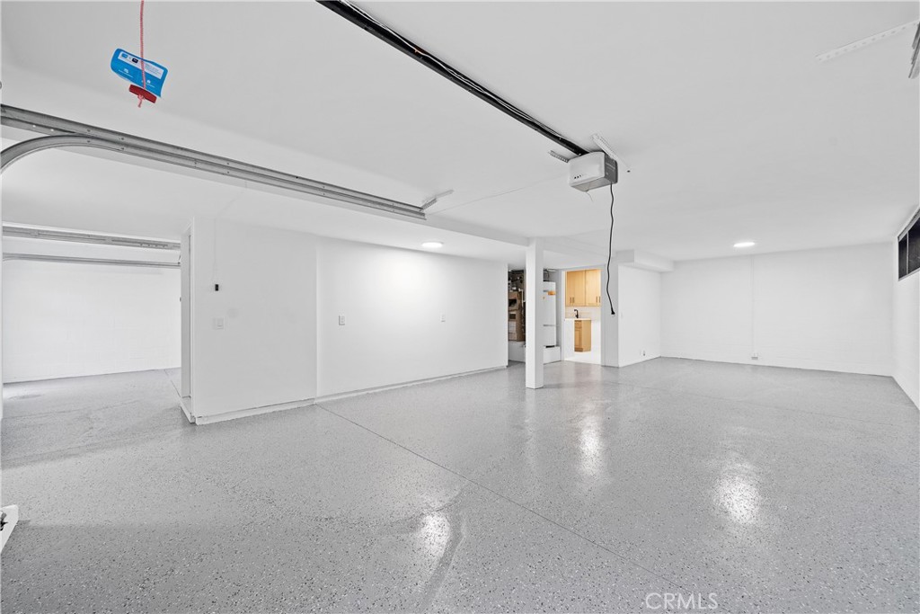https://media.crmls.org/medias/c39c6fd2-17d6-4974-9e7d-a89aac259eaa.jpg?preset=X-Large