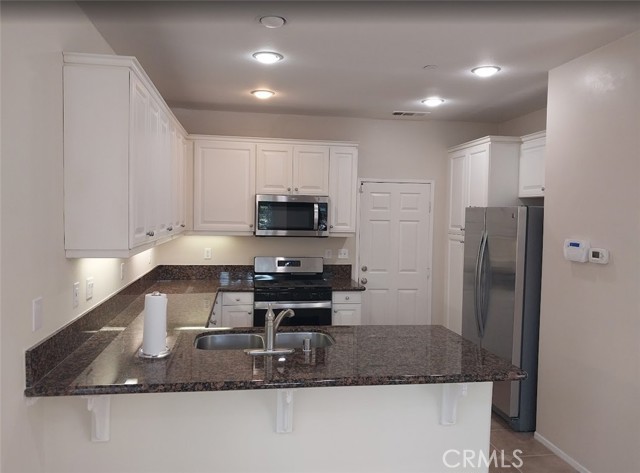 Detail Gallery Image 3 of 11 For 9772 Edenbrook Dr, Riverside,  CA 92503 - 3 Beds | 2/1 Baths